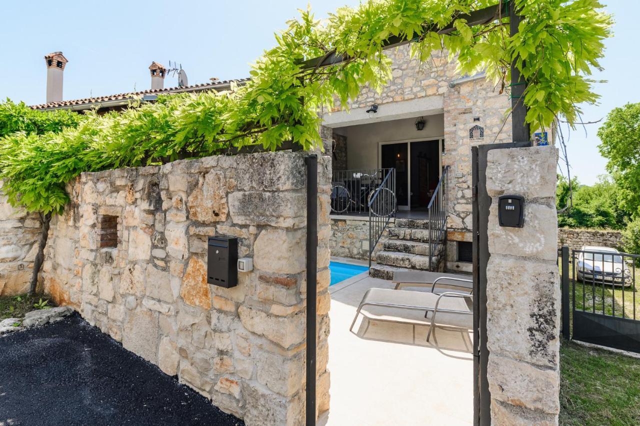 Casa De Stalla With Private Pool In Vila